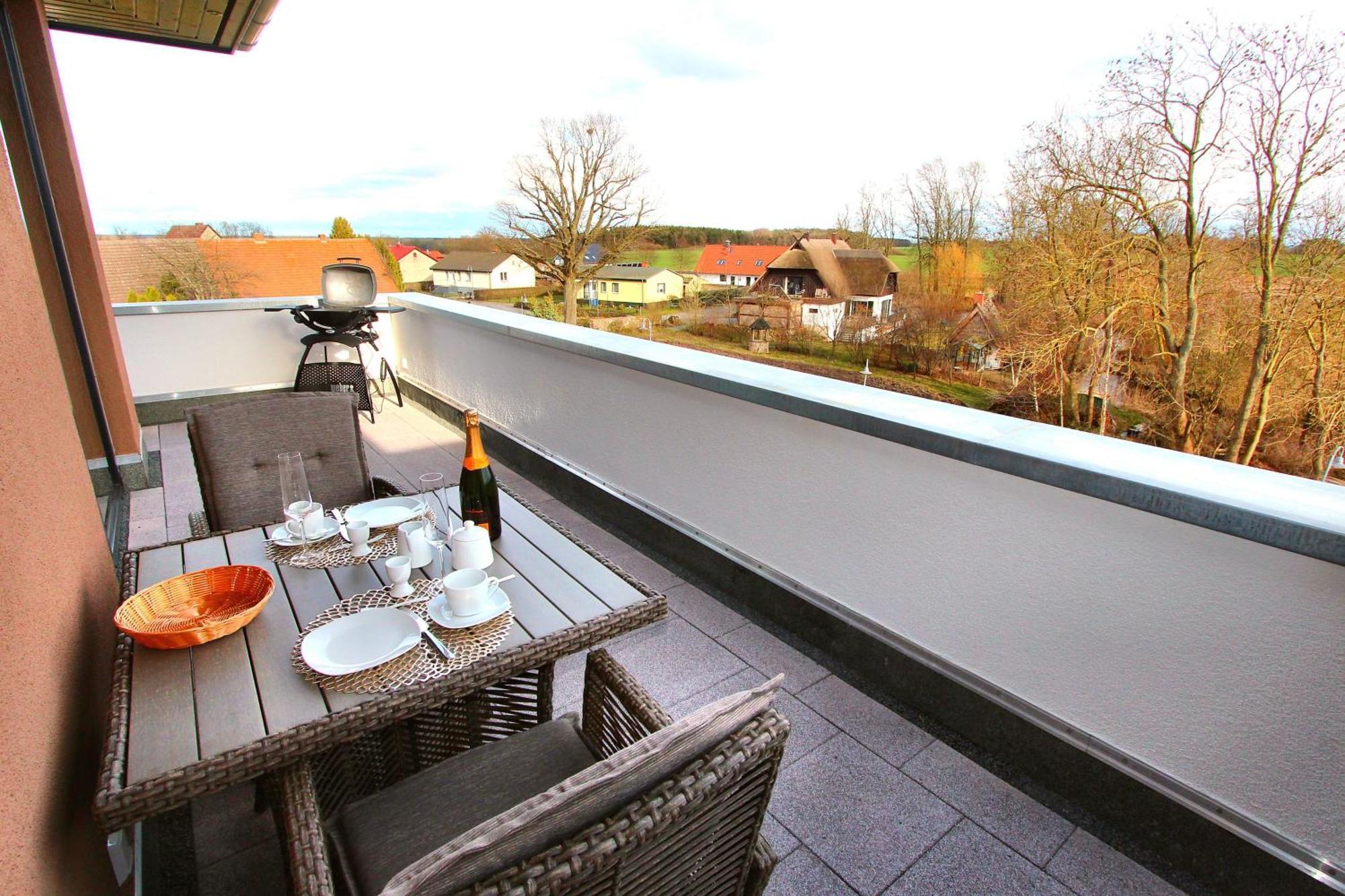 Luxus-SPA-PENTHOUSE SCHLOSSOASE  Göhren-Lebbin Exterior foto